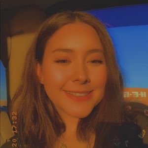 Meet your Posher, Cassandra